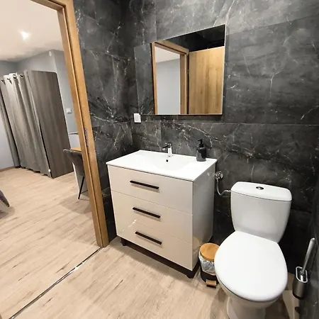 F2 En Duplex Au Coeur D'epinal - Centre-ville דירה *